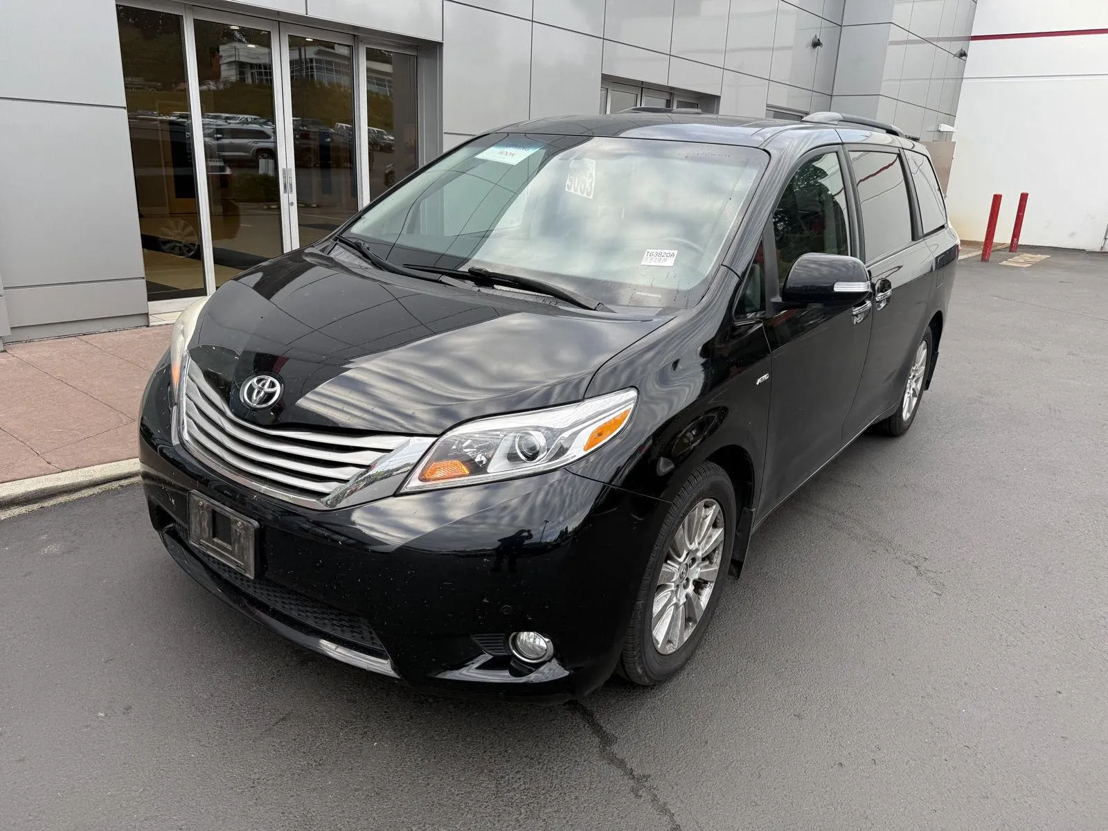 Black 2017 Toyota Sienna Limited for sale in Gladstone, OR