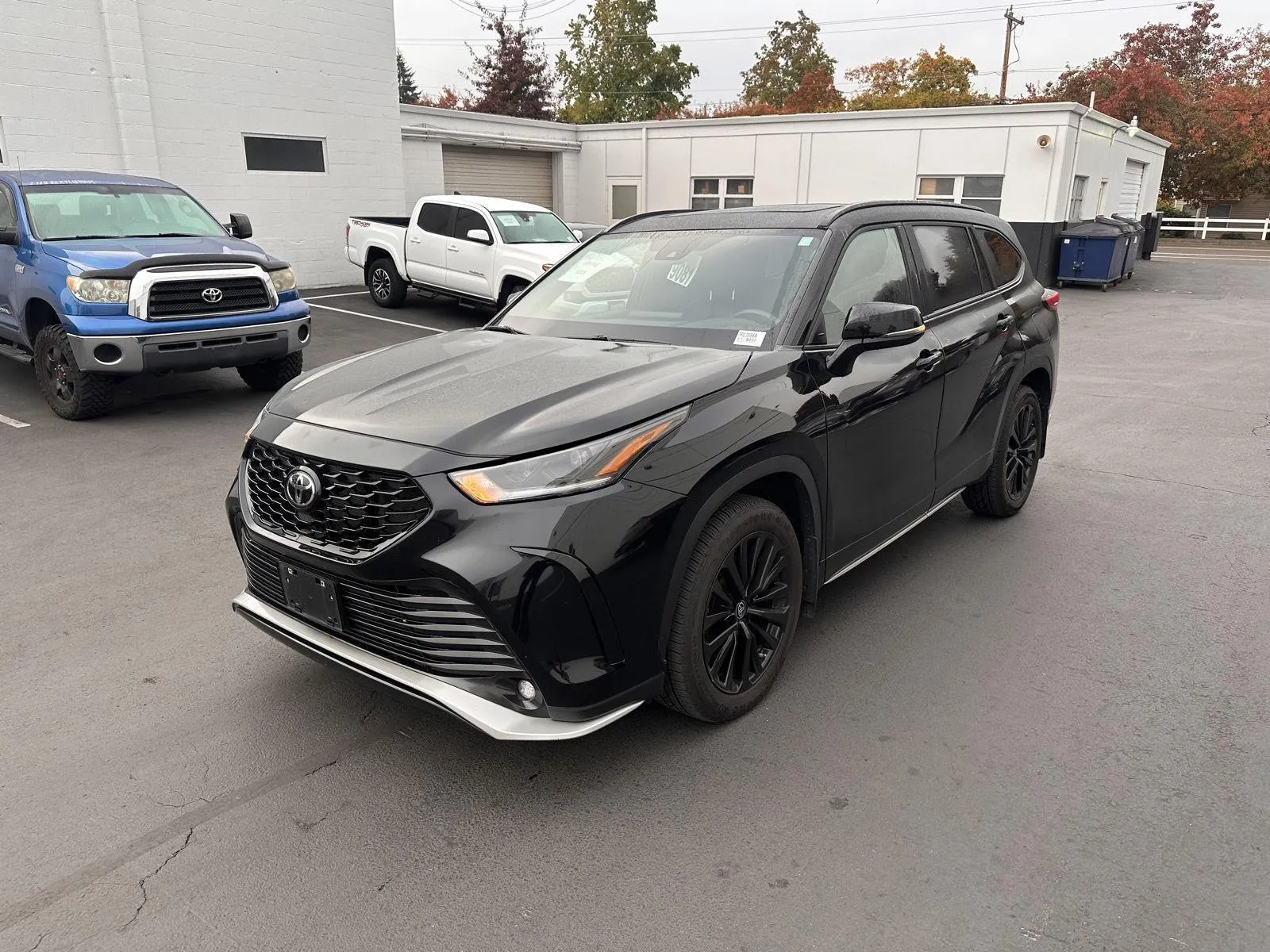 Black 2023 Toyota Highlander XSE for sale in Gladstone, OR