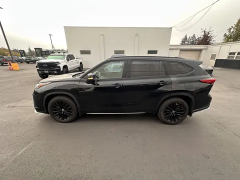 Photos of 2023 Toyota Highlander XSE for sale in Gladstone, OR at Toyota of Gladstone