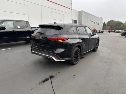 More photos of 2023 Toyota Highlander XSE at Toyota of Gladstone, OR
