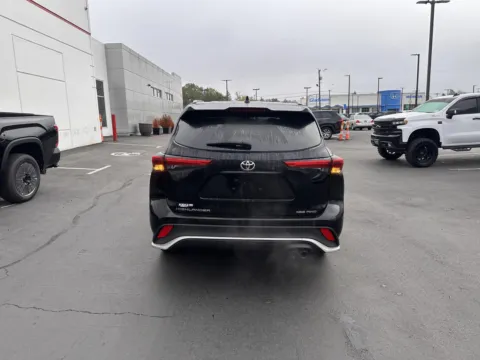 More photos of 2023 Toyota Highlander XSE at Toyota of Gladstone, OR