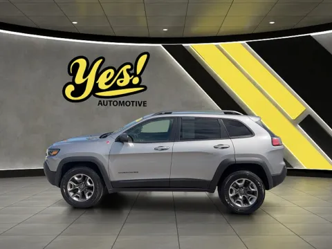 Photos of 2019 Jeep Renegade 4d SUV 4WD Trailhawk for sale in Fort Wayne, IN at Yes Automotive Sales