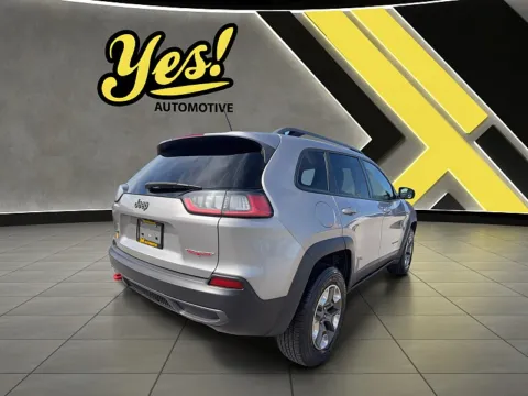 More photos of 2019 Jeep Renegade 4d SUV 4WD Trailhawk at Yes Automotive Sales, IN