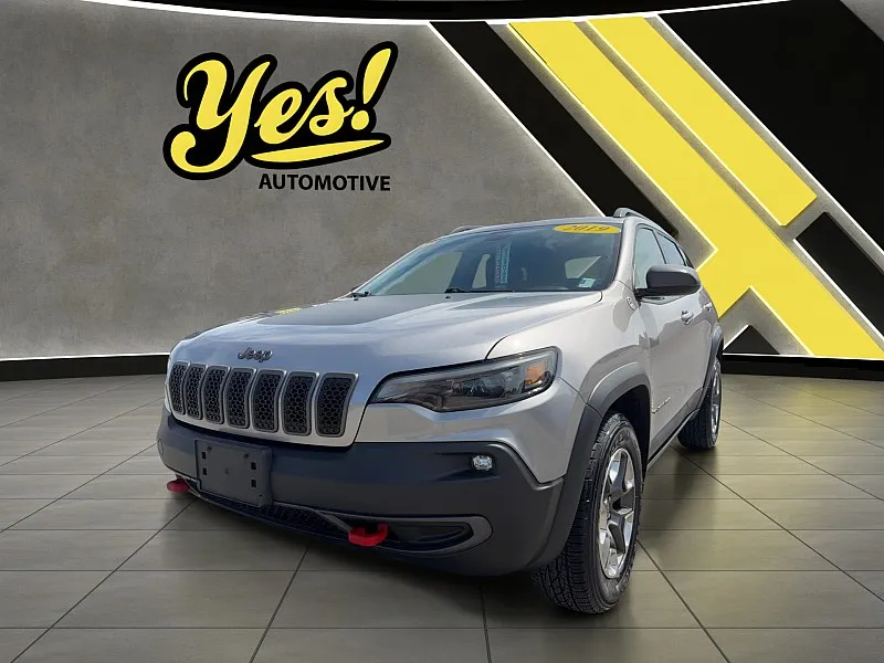 White 2019 Jeep Renegade 4d SUV 4WD Trailhawk for sale in Fort Wayne, IN