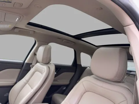 More photos of 2022 Lincoln Corsair Grand Touring PHEV AWD at Yes Automotive Sales, IN