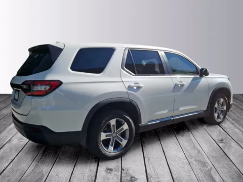 More photos of 2024 Honda Pilot EX-L at Southern Motors Honda, GA