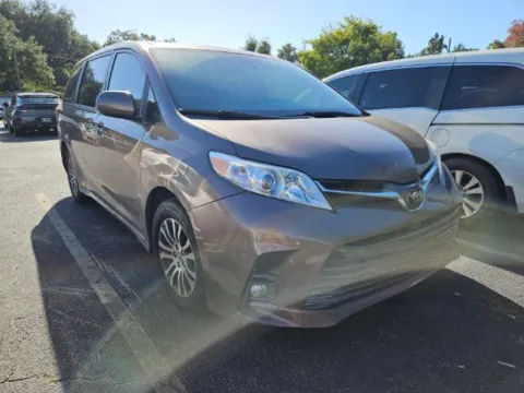 More photos of 2019 Toyota Sienna XLE at Southern Motors Honda, GA