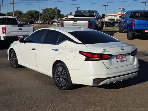 Photos of 2023 Nissan Altima 2.5 SV for sale in Lubbock, TX at Hayes Motor Company