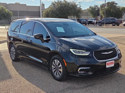More photos of 2024 Chrysler Pacifica Hybrid Select at Hayes Motor Company, TX