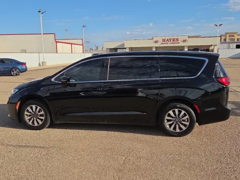 Photos of 2024 Chrysler Pacifica Hybrid Select for sale in Lubbock, TX at Hayes Motor Company