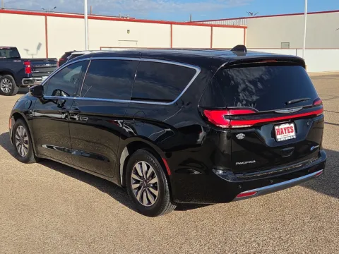 Another view of 2024 Chrysler Pacifica Hybrid Select for sale in Lubbock, TX at Hayes Motor Company