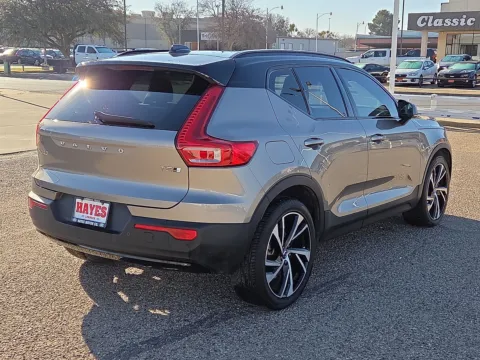 More photos of 2022 Volvo XC40 R-Design at Hayes Motor Company, TX