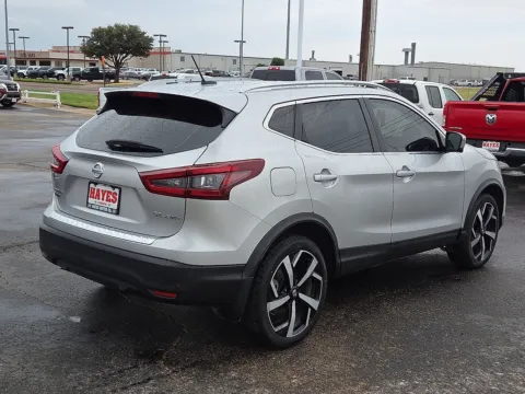 More photos of 2022 Nissan Rogue Sport SL at Hayes Motor Company, TX