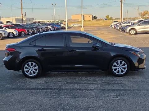 More photos of 2021 Toyota Corolla LE at Hayes Motor Company, TX