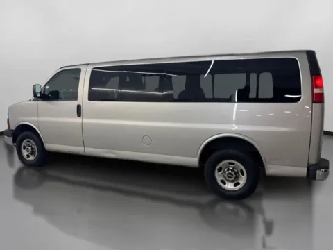 More photos of 2008 GMC Savana 3500 Passenger LS Extended Van 3D at DriveMax (Auto Center Sales and Service), MA