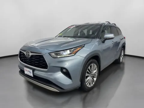 More photos of 2022 Toyota Highlander Platinum Sport Utility 4D at DriveMax (Auto Center Sales and Service), MA