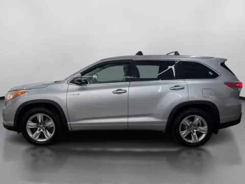 More photos of 2016 Toyota Highlander Limited Hybrid Sport Utility 4D at DriveMax (Auto Center Sales and Service), MA