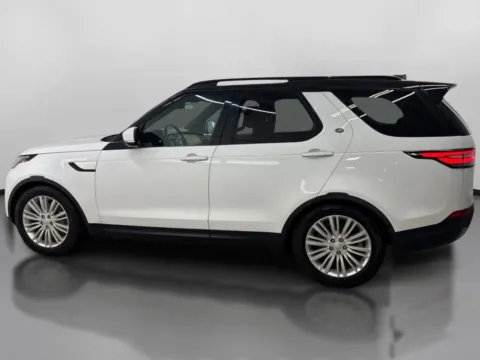 More photos of 2019 Land Rover Discovery HSE Luxury Sport Utility 4D at DriveMax (Auto Center Sales and Service), MA
