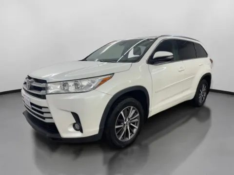 More photos of 2017 Toyota Highlander XLE Sport Utility 4D at DriveMax (Auto Center Sales and Service), MA