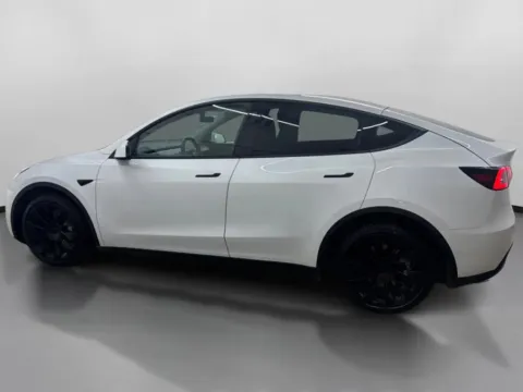 More photos of 2021 Tesla Model Y Long Range Sport Utility 4D at DriveMax (Auto Center Sales and Service), MA