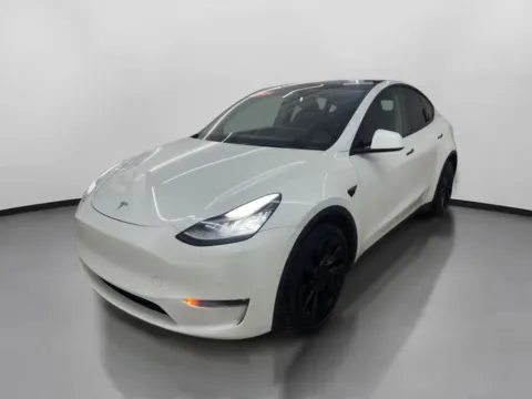 More photos of 2021 Tesla Model Y Long Range Sport Utility 4D at DriveMax (Auto Center Sales and Service), MA