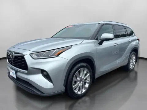 More photos of 2021 Toyota Highlander Limited Sport Utility 4D at DriveMax (Auto Center Sales and Service), MA