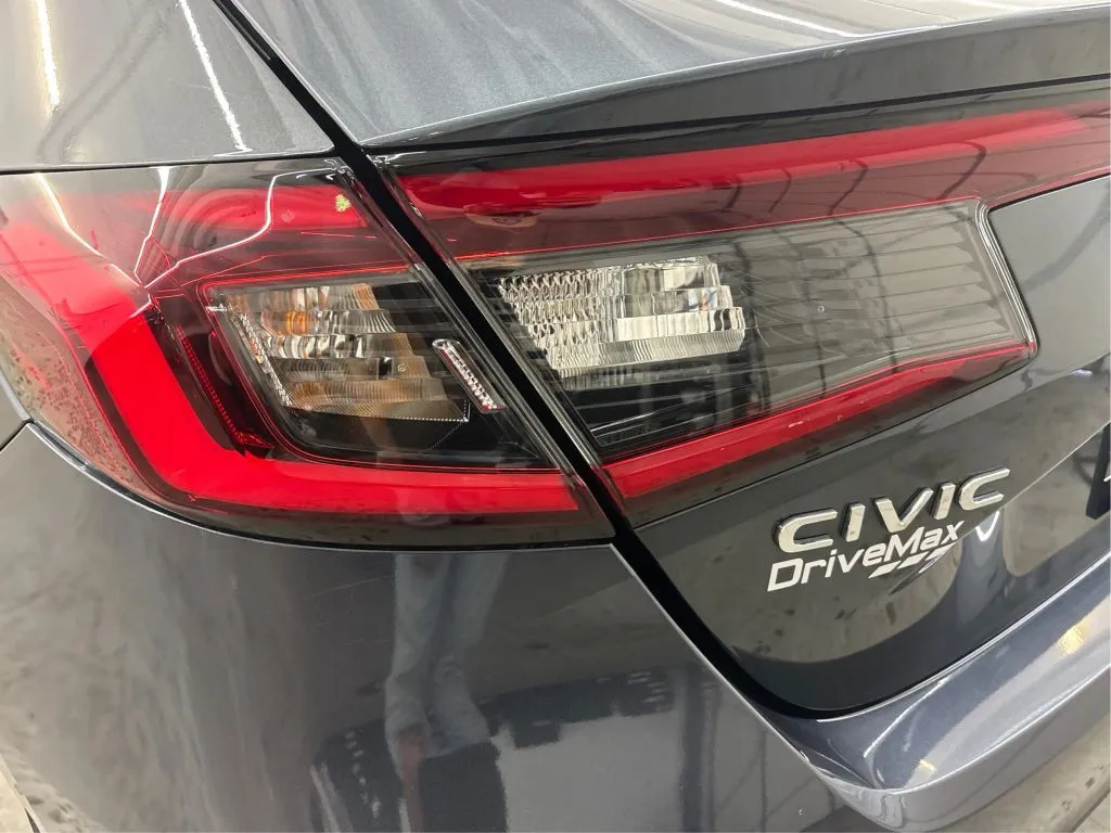 2025 Honda Civic Hatchback Sport - Photo 32