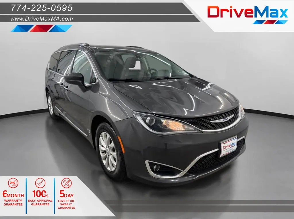2018 Chrysler Pacifica Touring L's photo
