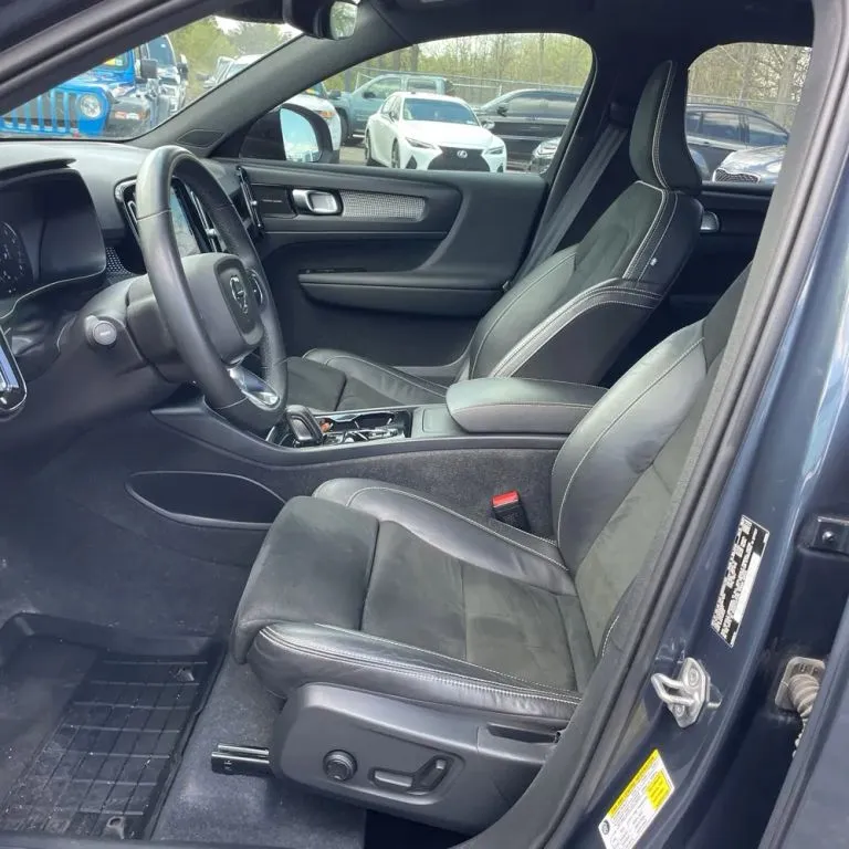 2022 Volvo XC40 T5 R-Design Sport Utility 4D for sale in West Bridgewater, MA