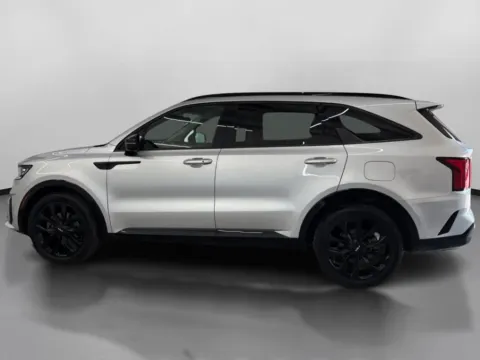 More photos of 2022 Kia Sorento SX-Prestige Sport Utility 4D at DriveMax (Auto Center Sales and Service), MA