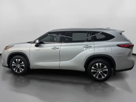 More photos of 2020 Toyota Highlander Hybrid XLE Sport Utility 4D at DriveMax (Auto Center Sales and Service), MA