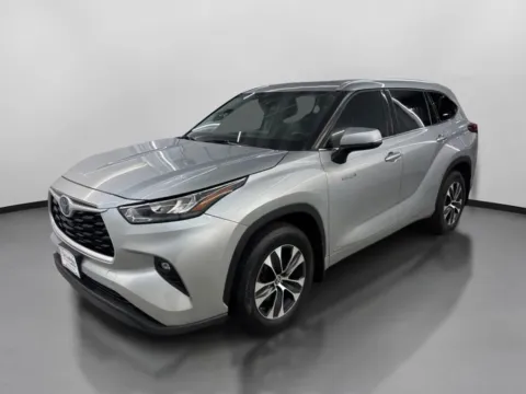 More photos of 2020 Toyota Highlander Hybrid XLE Sport Utility 4D at DriveMax (Auto Center Sales and Service), MA