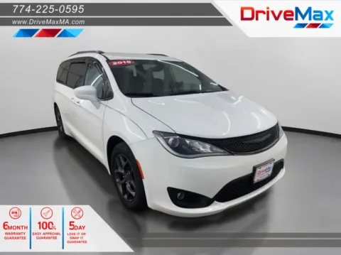 White 2019 Chrysler Pacifica Touring L Minivan 4D for sale in West Bridgewater, MA