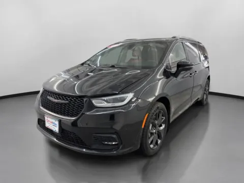 More photos of 2021 Chrysler Pacifica Limited Minivan 4D at DriveMax (Auto Center Sales and Service), MA