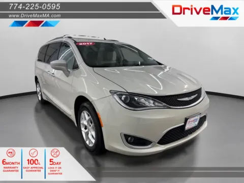 Unknown 2017 Chrysler Pacifica Touring-L Minivan 4D for sale in West Bridgewater, MA