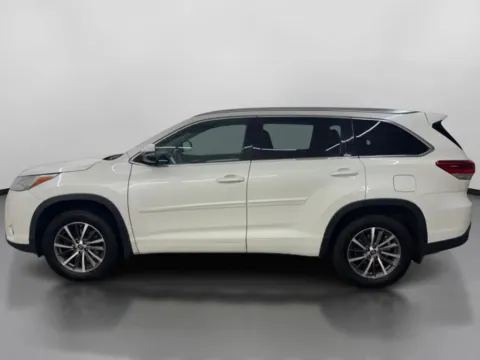 More photos of 2017 Toyota Highlander XLE Sport Utility 4D at DriveMax (Auto Center Sales and Service), MA