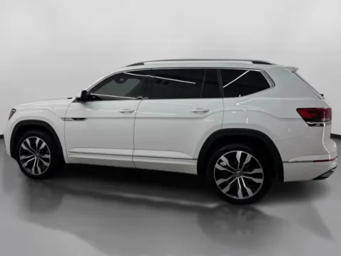 More photos of 2021 Volkswagen Atlas SEL Premium R-Line 4Motion (2021.5) Sport Utility 4D at DriveMax (Auto Center Sales and Service), MA