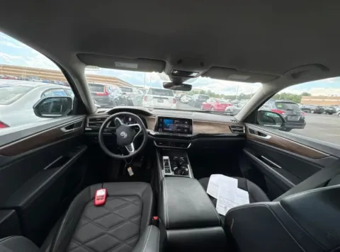 Photos of 2024 Volkswagen Atlas SE 4MOTION w/Tech Pkg Sport Utility 4D for sale in West Bridgewater, MA at DriveMax (Auto Center Sales and Service)