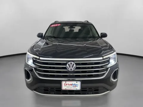 Photos of 2024 Volkswagen Atlas SE 4MOTION w/Tech Pkg Sport Utility 4D for sale in West Bridgewater, MA at DriveMax (Auto Center Sales and Service)