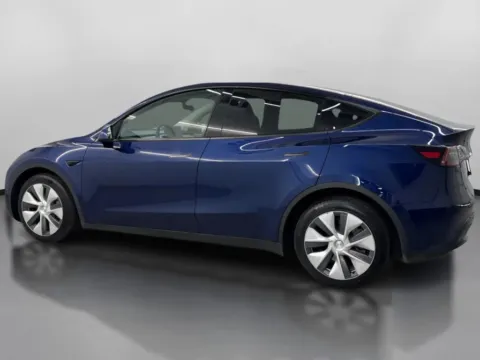 More photos of 2023 Tesla Model Y Long Range Sport Utility 4D at DriveMax (Auto Center Sales and Service), MA