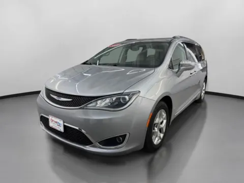 More photos of 2018 Chrysler Pacifica Limited Minivan 4D at DriveMax (Auto Center Sales and Service), MA