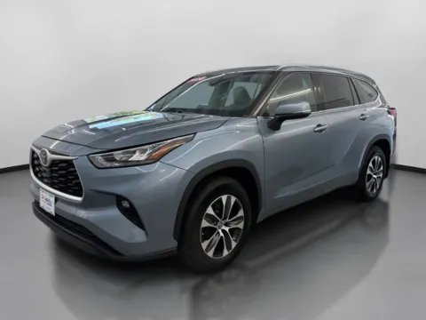 More photos of 2020 Toyota Highlander XLE Sport Utility 4D at DriveMax (Auto Center Sales and Service), MA