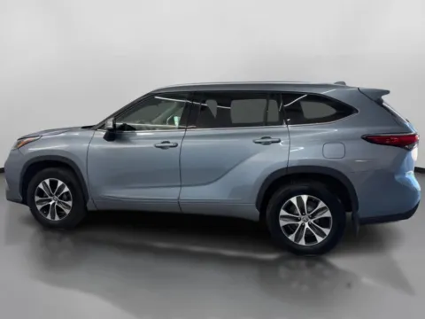 More photos of 2020 Toyota Highlander XLE Sport Utility 4D at DriveMax (Auto Center Sales and Service), MA