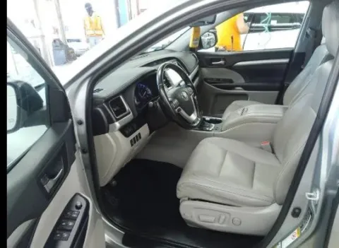 Photos of 2019 Toyota Highlander XLE Sport Utility 4D for sale in West Bridgewater, MA at DriveMax (Auto Center Sales and Service)