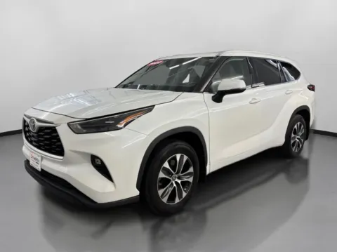More photos of 2022 Toyota Highlander XLE Sport Utility 4D at DriveMax (Auto Center Sales and Service), MA