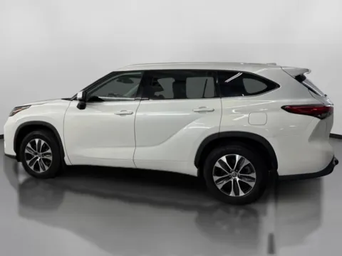 More photos of 2022 Toyota Highlander XLE Sport Utility 4D at DriveMax (Auto Center Sales and Service), MA