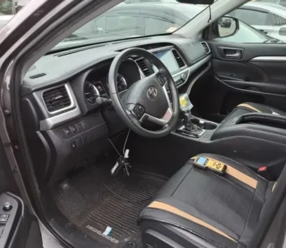 Photos of 2019 Toyota Highlander XLE Sport Utility 4D for sale in West Bridgewater, MA at DriveMax (Auto Center Sales and Service)