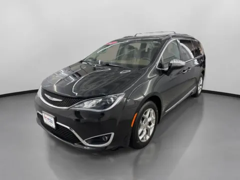 More photos of 2017 Chrysler Pacifica Limited Minivan 4D at DriveMax (Auto Center Sales and Service), MA