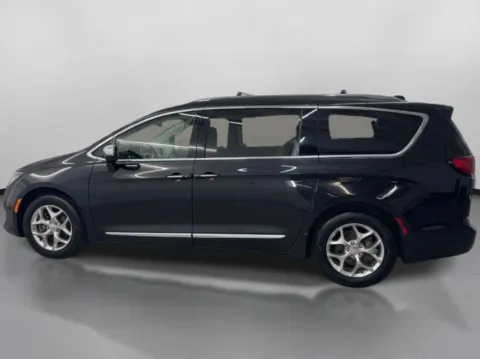 More photos of 2017 Chrysler Pacifica Limited Minivan 4D at DriveMax (Auto Center Sales and Service), MA