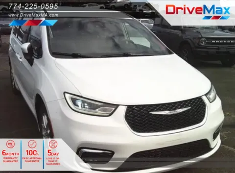White 2023 Chrysler Pacifica Touring L Van 4D for sale in West Bridgewater, MA